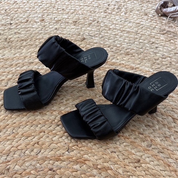 ShuShop Black Ruffled Heels - Picture 2 of 5